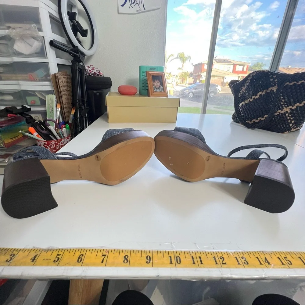 VINCE CAMUTO Pendreya Platform Sandals Blue Size 9M NWOT
